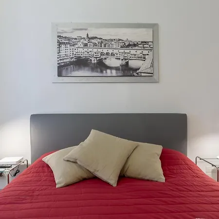 Ponte Vecchio's Nest Daire Floransa
