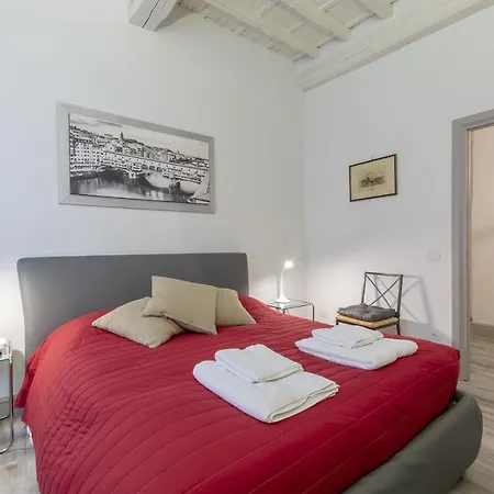 Ponte Vecchio's Nest Διαμέρισμα